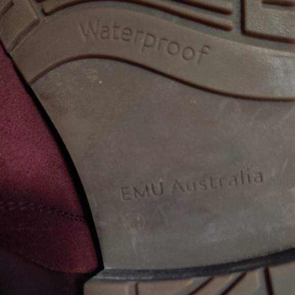 Emu Suede Australia Red Winter Boots with Cozy Lining - Picture 8 of 8